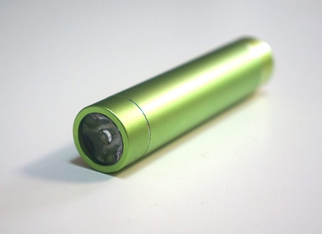 pile lampe de poche pour recharger son smartphone